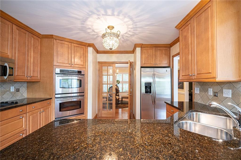 519 Farndale Road Pittsburgh, PA 15238 - Photo 8 of 24