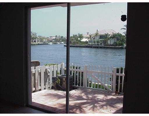 928 Jeffery Street Boca Raton, FL 33487 - Photo 1 of 16 Primary Photo