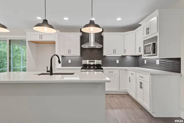 $594,000 | 604 Rock River Road, Springfield, IL 62711