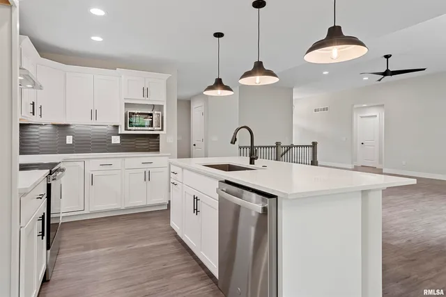 $594,000 | 604 Rock River Road, Springfield, IL 62711