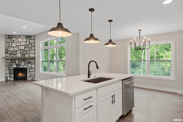 $594,000 | 604 Rock River Road, Springfield, IL 62711