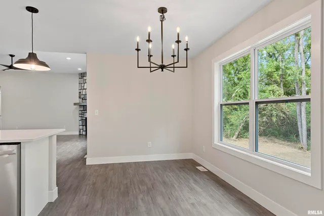 $594,000 | 604 Rock River Road, Springfield, IL 62711