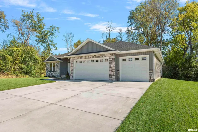 $594,000 | 604 Rock River Road, Springfield, IL 62711