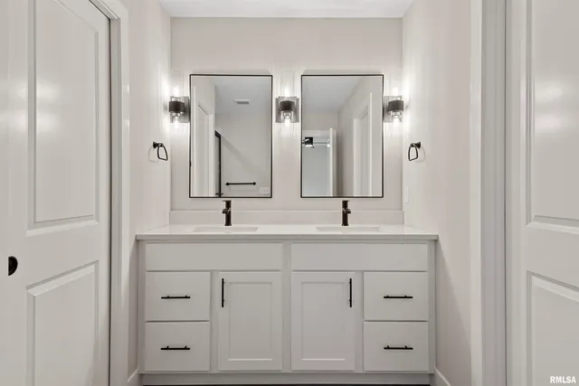 $594,000 | 604 Rock River Road, Springfield, IL 62711