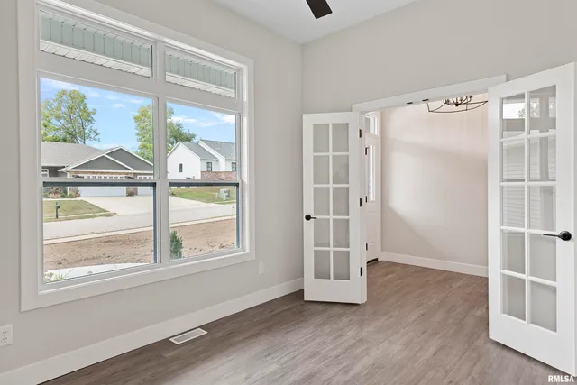 $594,000 | 604 Rock River Road, Springfield, IL 62711