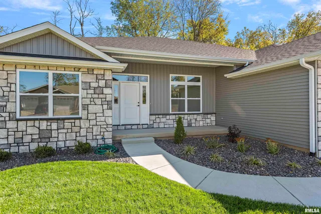 $594,000 | 604 Rock River Road, Springfield, IL 62711