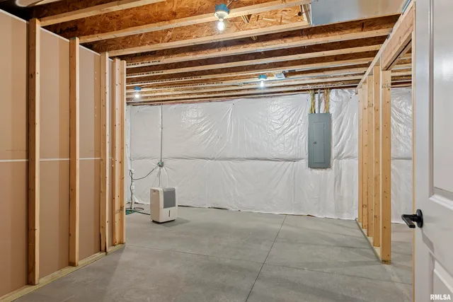 $594,000 | 604 Rock River Road, Springfield, IL 62711