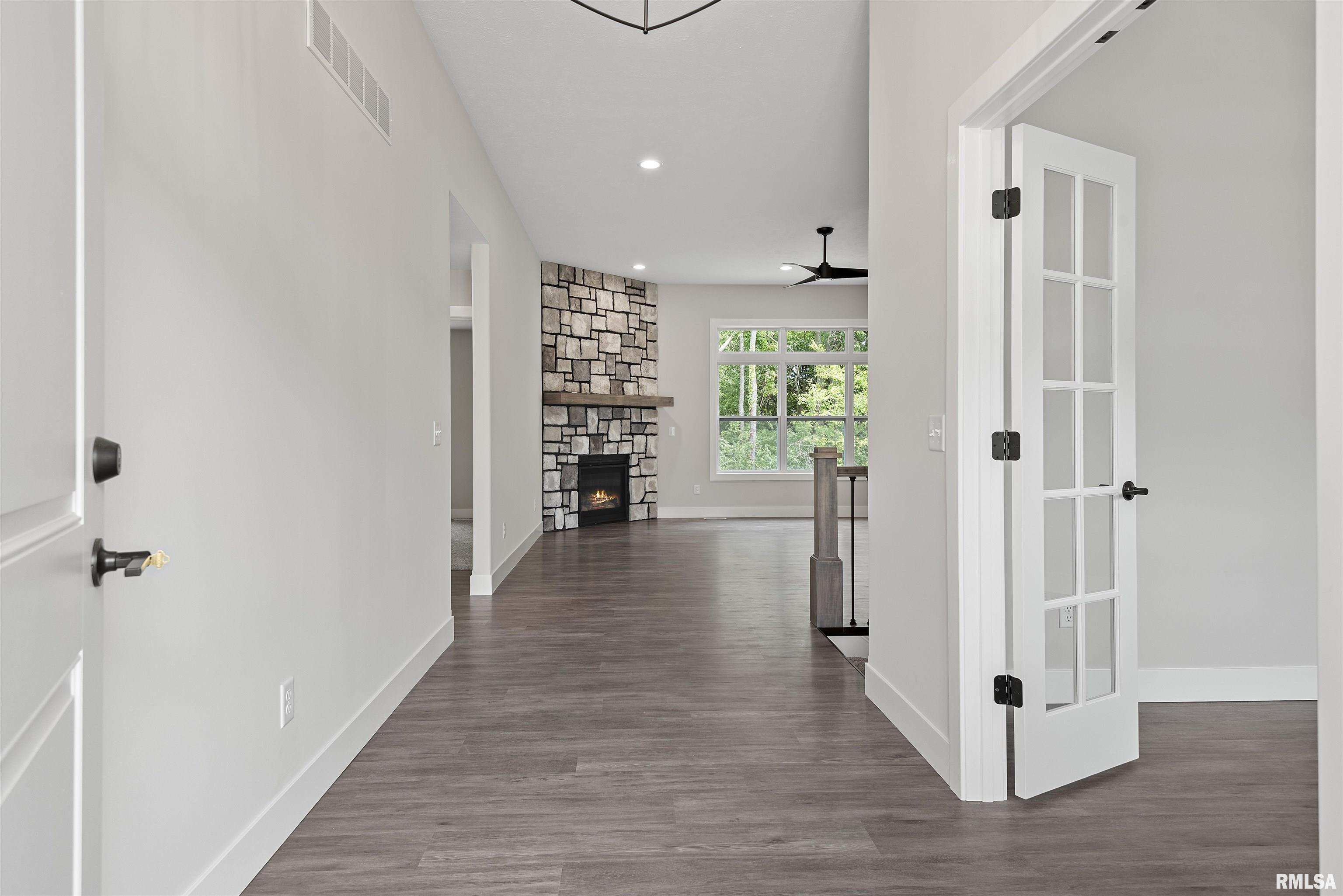 604 Rock River Road Springfield, IL 62711 - Photo 5 of 53