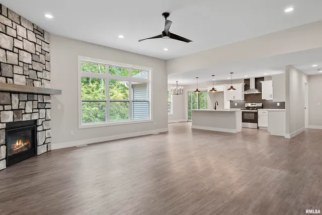 $594,000 | 604 Rock River Road, Springfield, IL 62711