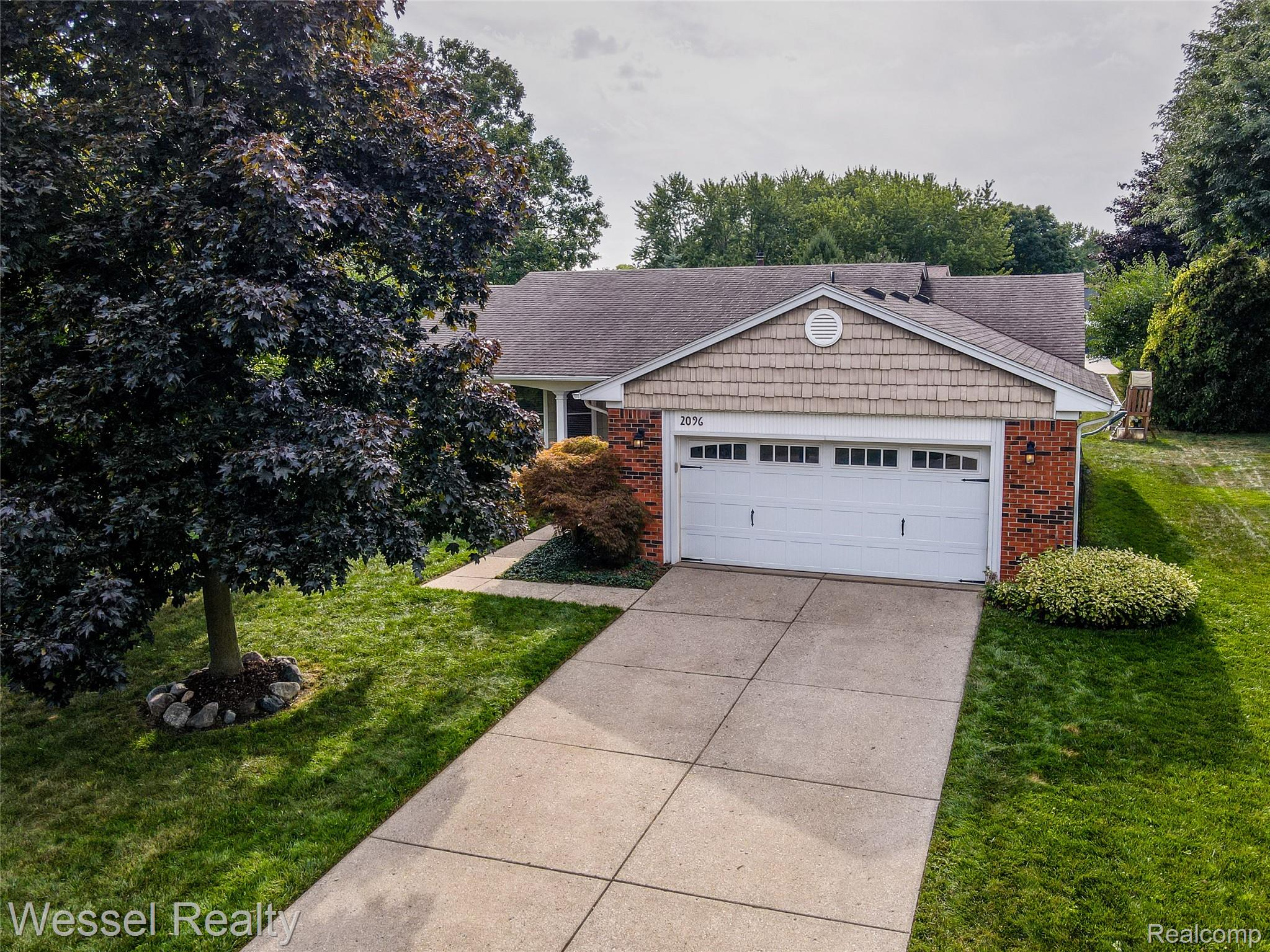 2096 Winchester Road Rochester, MI 48307 - Photo 2 of 41 winchester-002.jpg