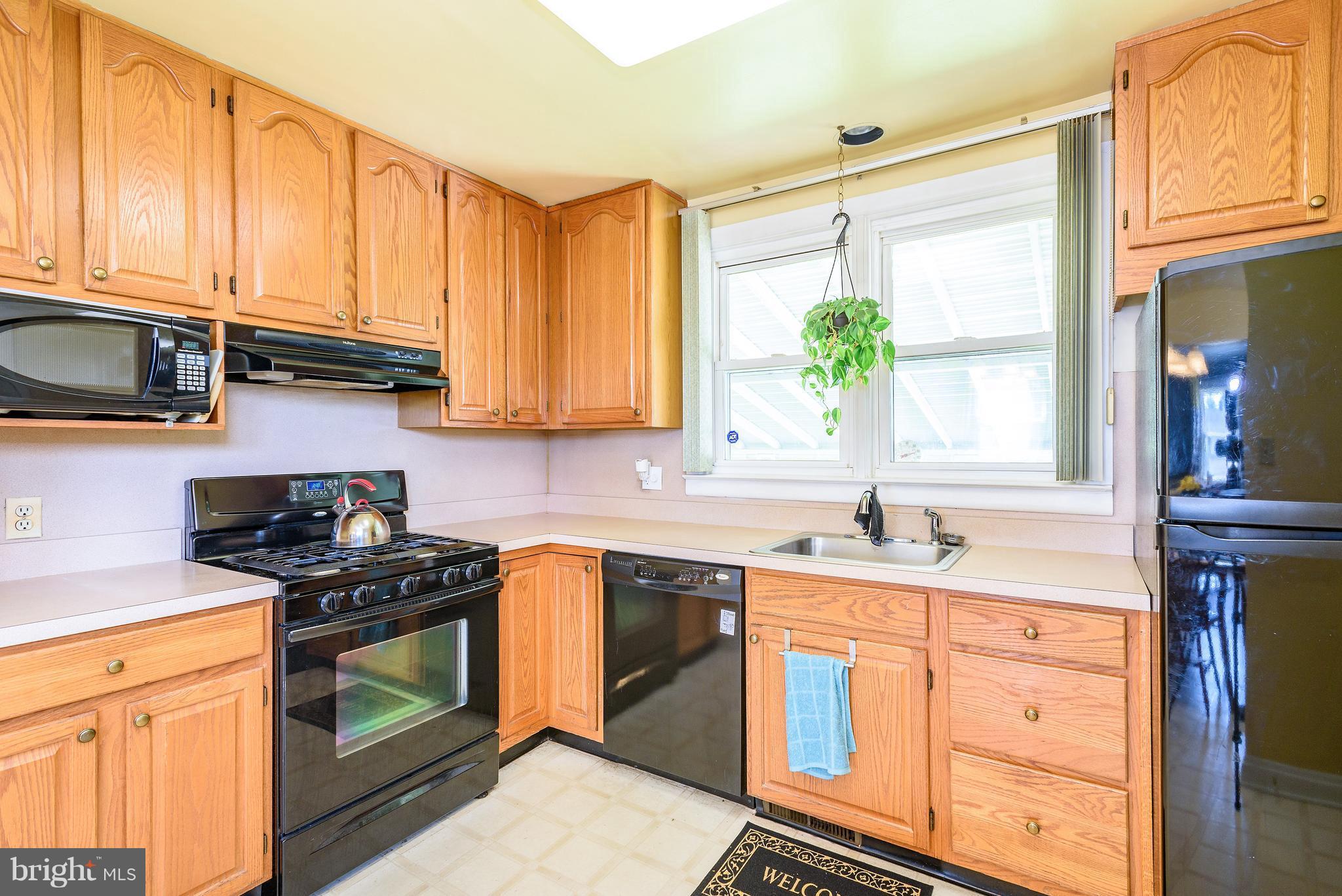 2506 East Joppa Road Baltimore, MD 21234 - Photo 6 of 30 Ample Cabinet Space