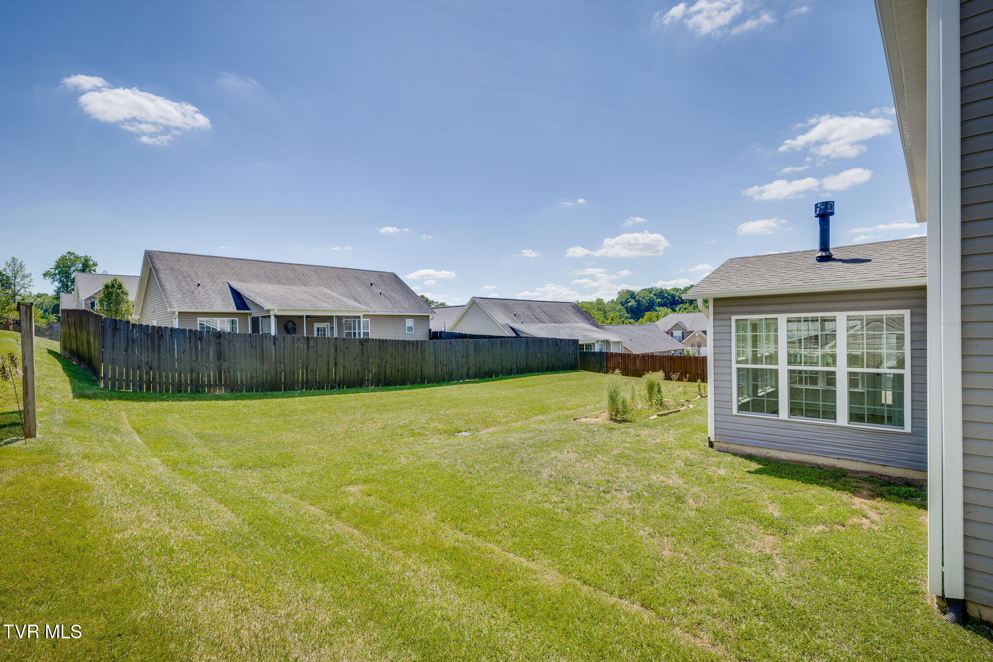 587 Suffolk Road Johnson City, TN 37615 - Photo 49 of 56 049