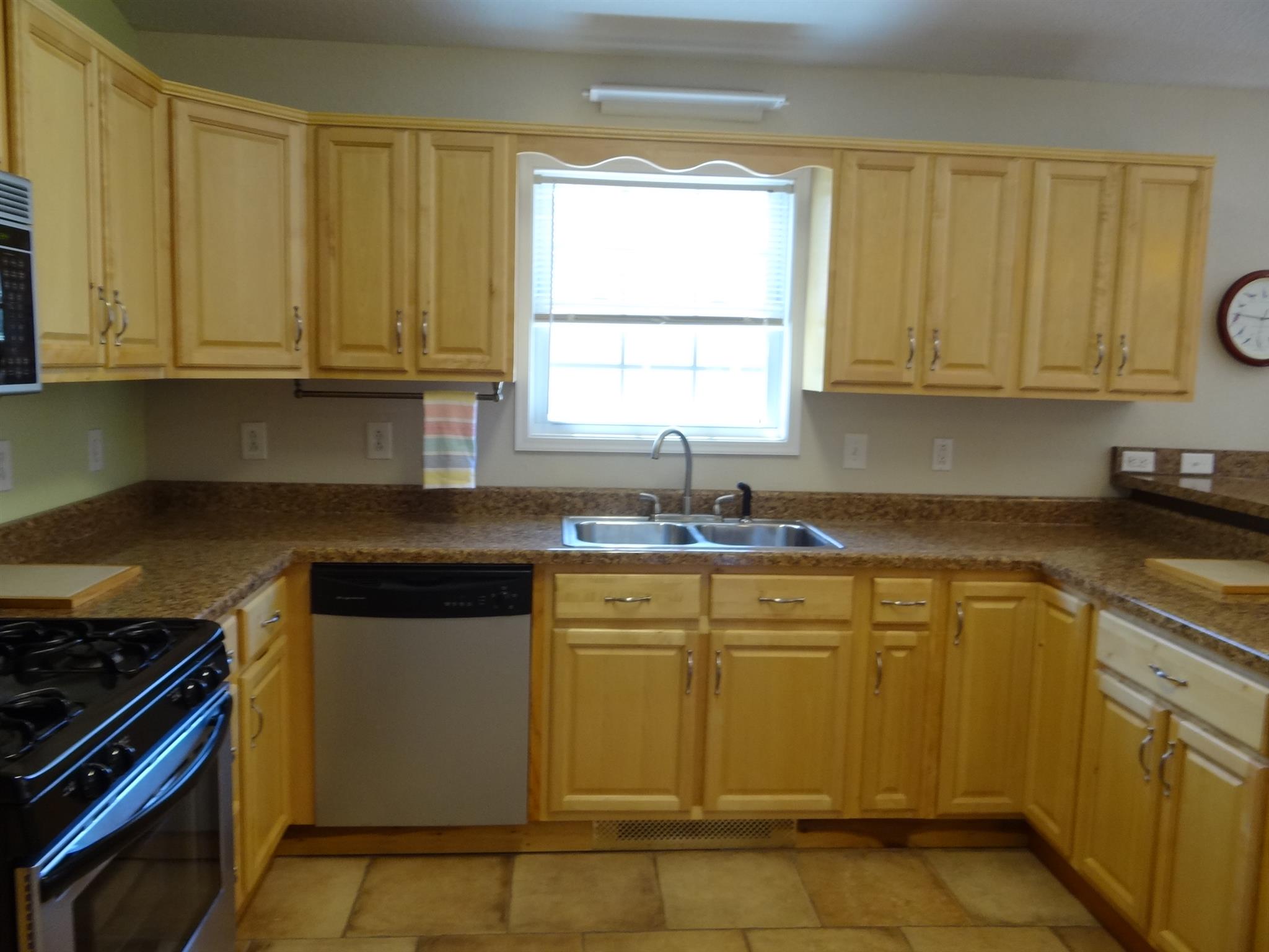 527 Tabletop Road Monterey, TN 38574 - Photo 8 of 29 Great kitchen layout - room for more than one cook.