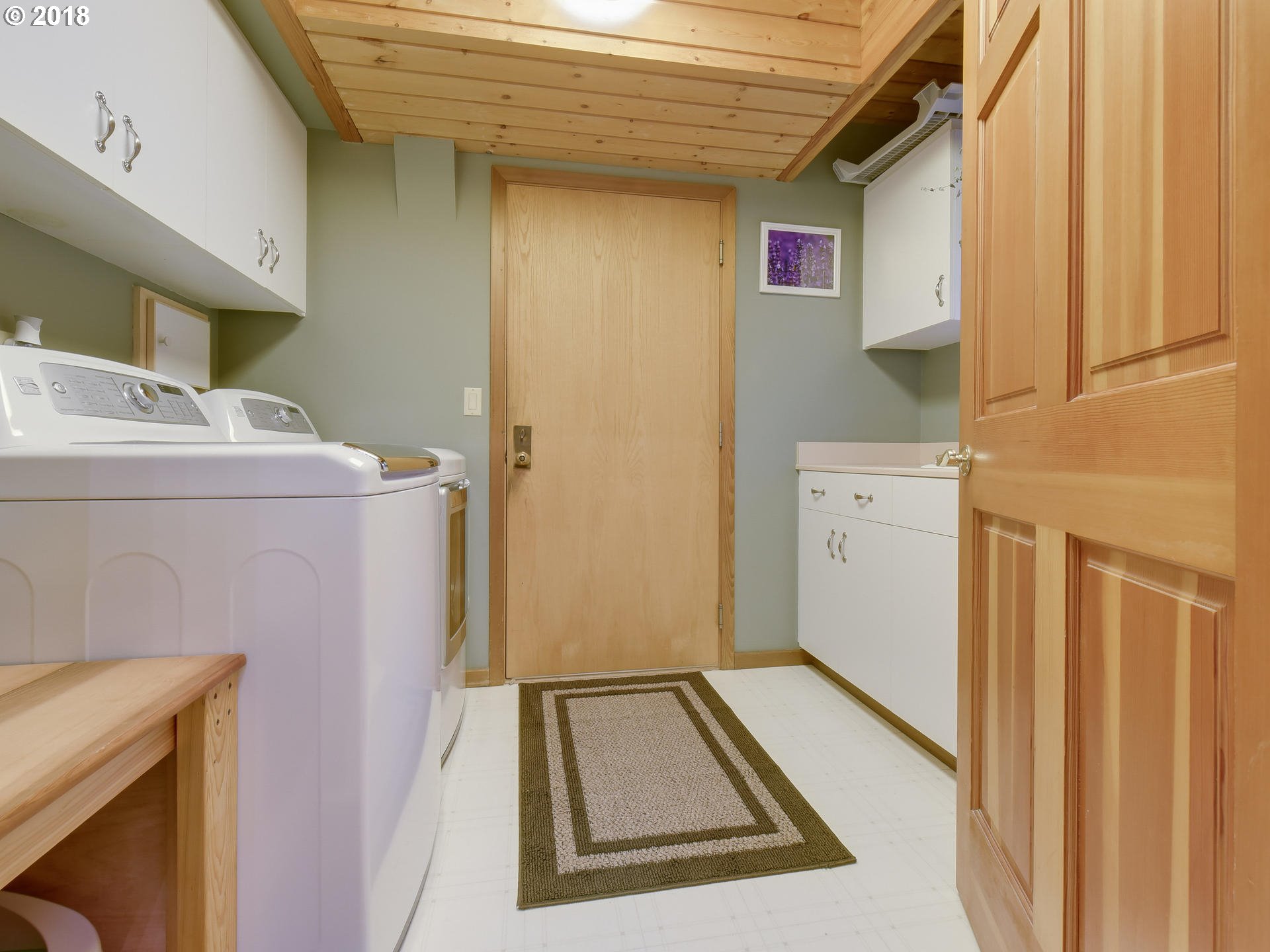 22200 East Lolo Pass Road Rhododendron, OR 97049 - Photo 21 of 32 a utility room with dryer and washer