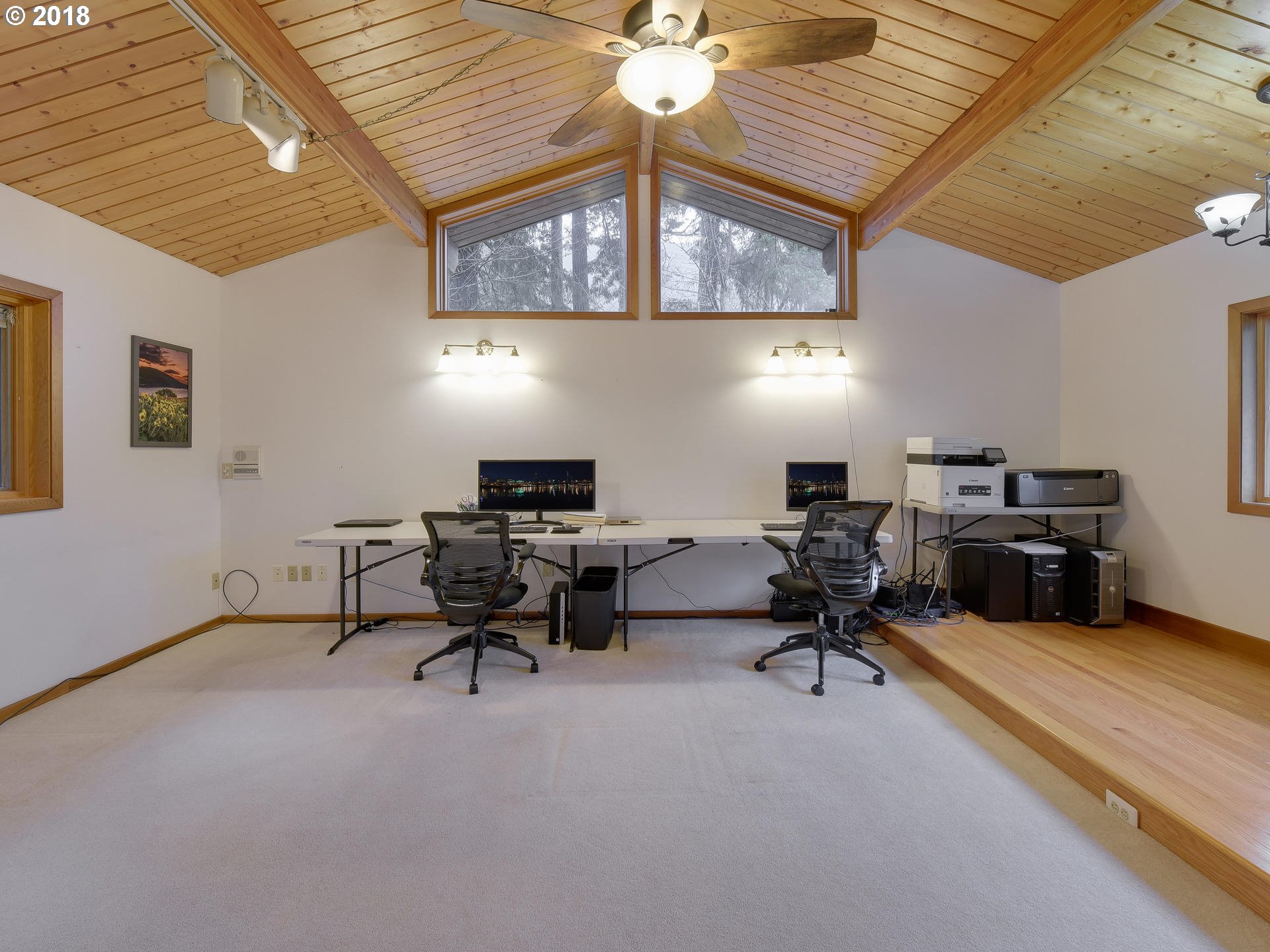 22200 East Lolo Pass Road Rhododendron, OR 97049 - Photo 24 of 32 a workspace with furniture