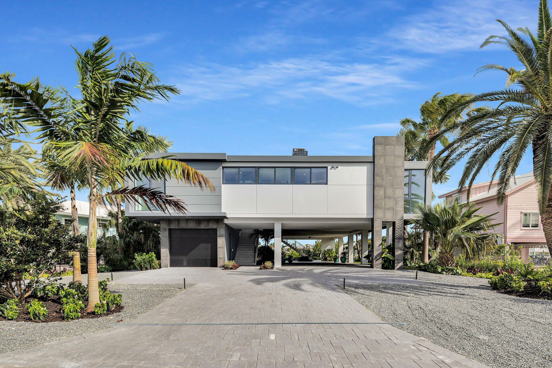 62 Mutiny Place Key Largo, FL 33037 - Photo 16 of 70 front view of a house with a street