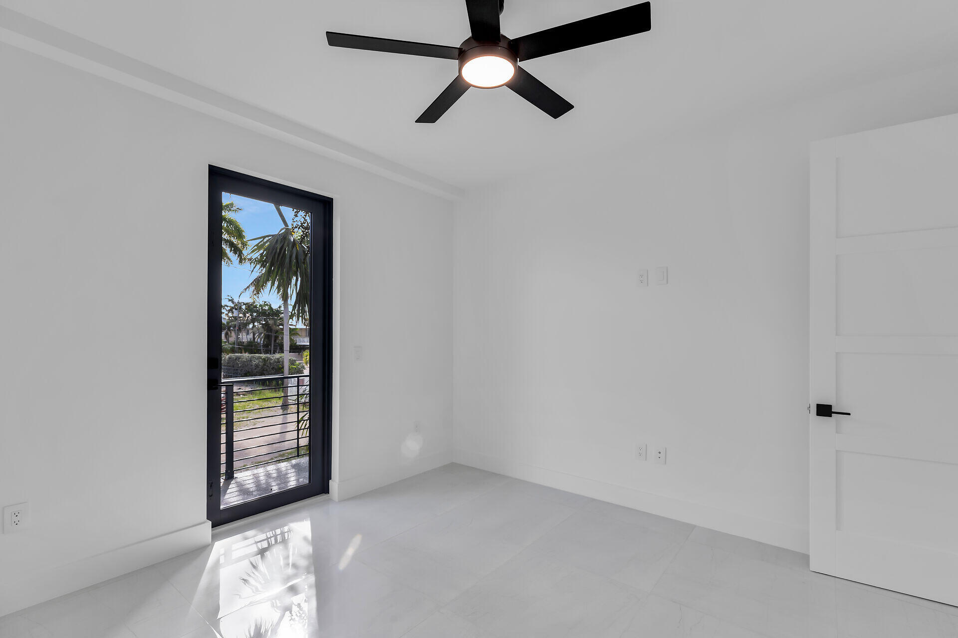 62 Mutiny Place Key Largo, FL 33037 - Photo 32 of 70 an empty room with windows and closet