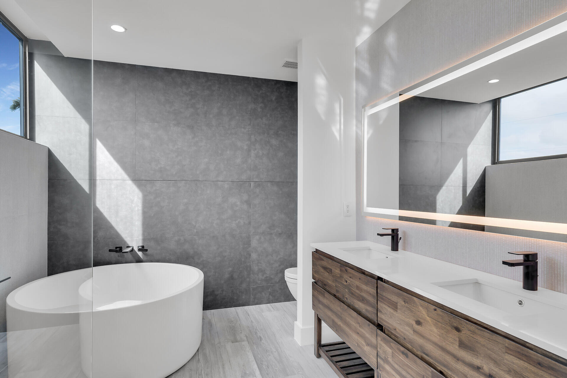 62 Mutiny Place Key Largo, FL 33037 - Photo 38 of 70 a bathroom with a double vanity sink a toilet and a bathtub