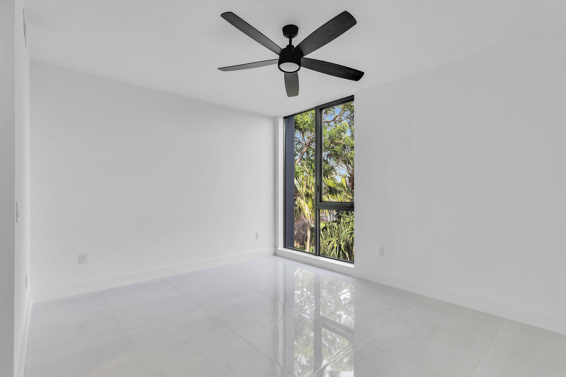 62 Mutiny Place Key Largo, FL 33037 - Photo 46 of 70 an empty room with windows and ceiling fan