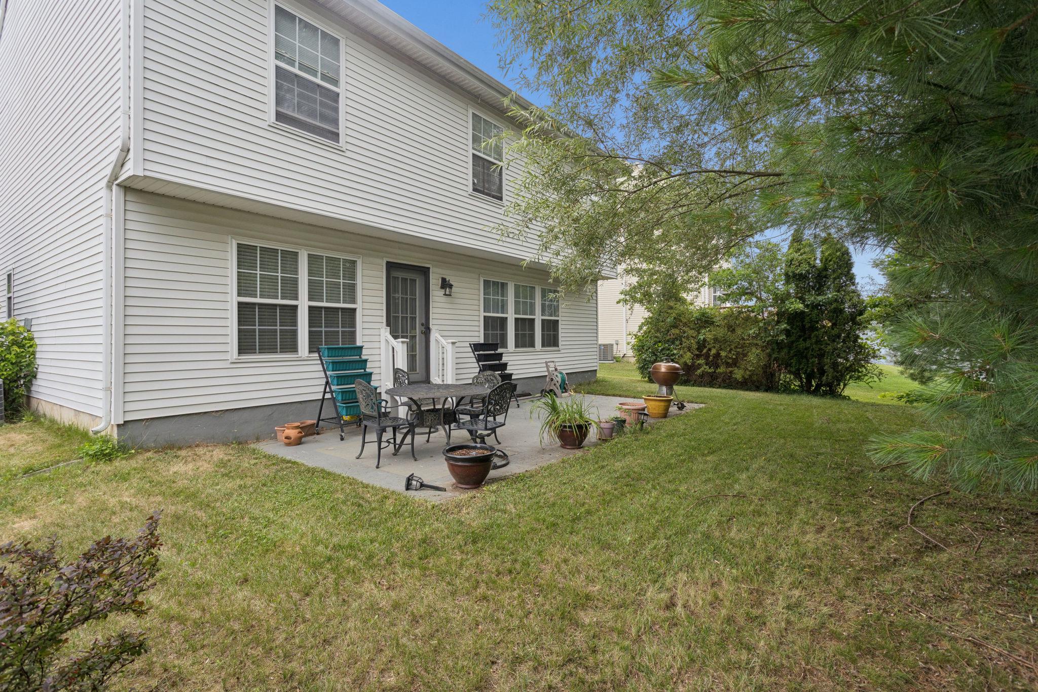 18 Hemingway Lane Columbus, NJ 08022 - Photo 26 of 27 Private backyard with patio