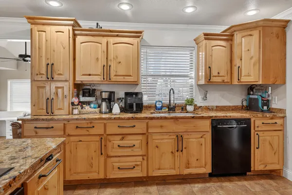 $289,000 | 104 North Vine Street, Claude, TX 79019