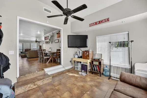 $289,000 | 104 North Vine Street, Claude, TX 79019