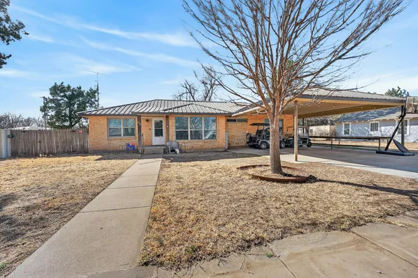 $289,000 | 104 North Vine Street, Claude, TX 79019