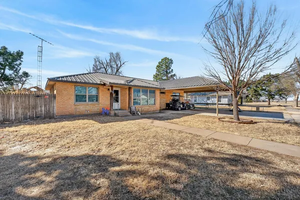$289,000 | 104 North Vine Street, Claude, TX 79019