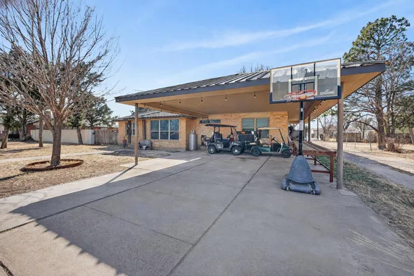 $289,000 | 104 North Vine Street, Claude, TX 79019