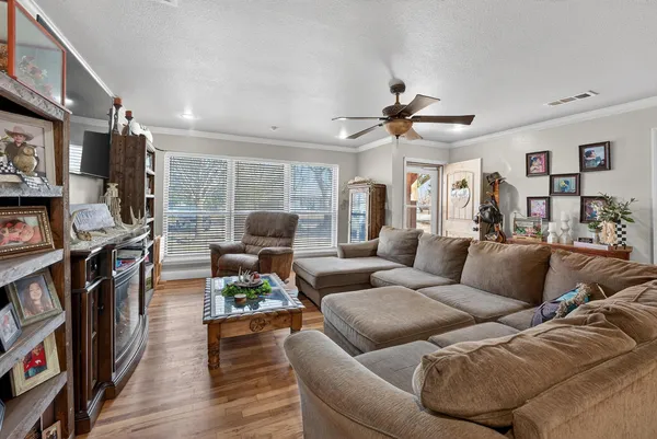 $289,000 | 104 North Vine Street, Claude, TX 79019