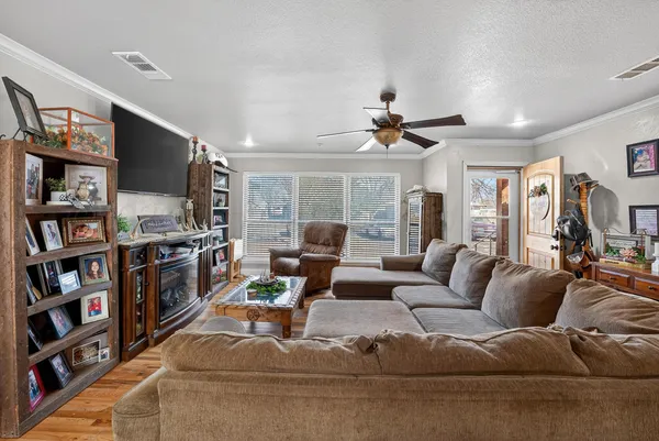 $289,000 | 104 North Vine Street, Claude, TX 79019