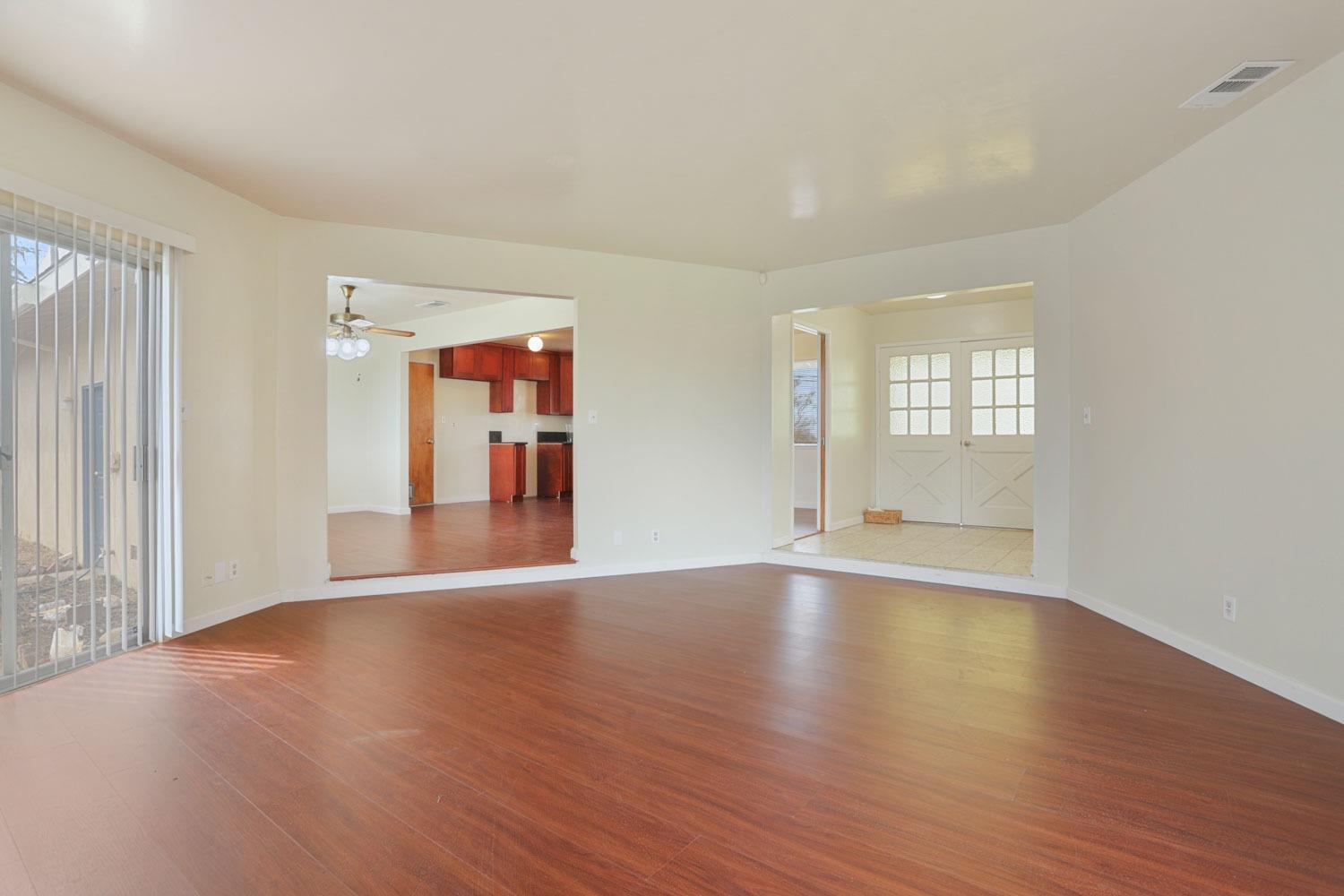 8595 Bradshaw Road Elk Grove, CA 95624 - Photo 7 of 28