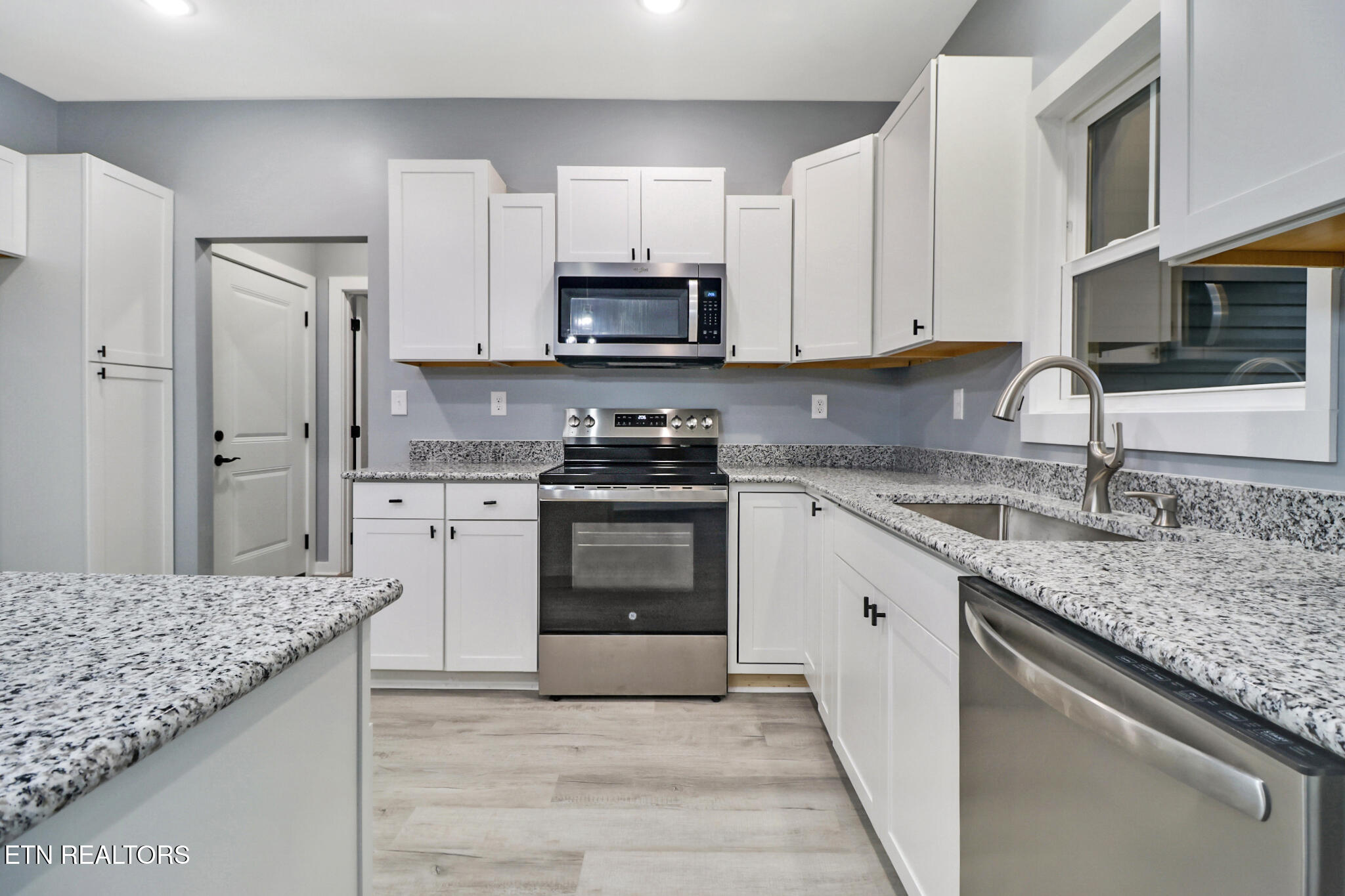 117 Divide Trail Monterey, TN 38574 - Photo 14 of 34 Kitchen2