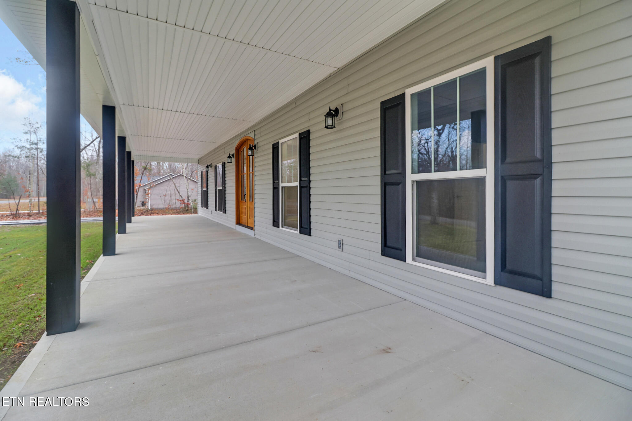 117 Divide Trail Monterey, TN 38574 - Photo 4 of 34 Front porch