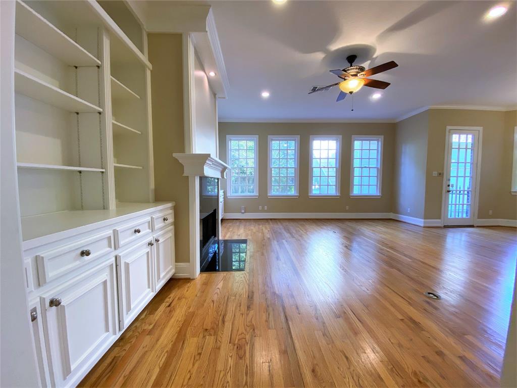 Imagine your furniture in this classy West University home, its waiting for you!