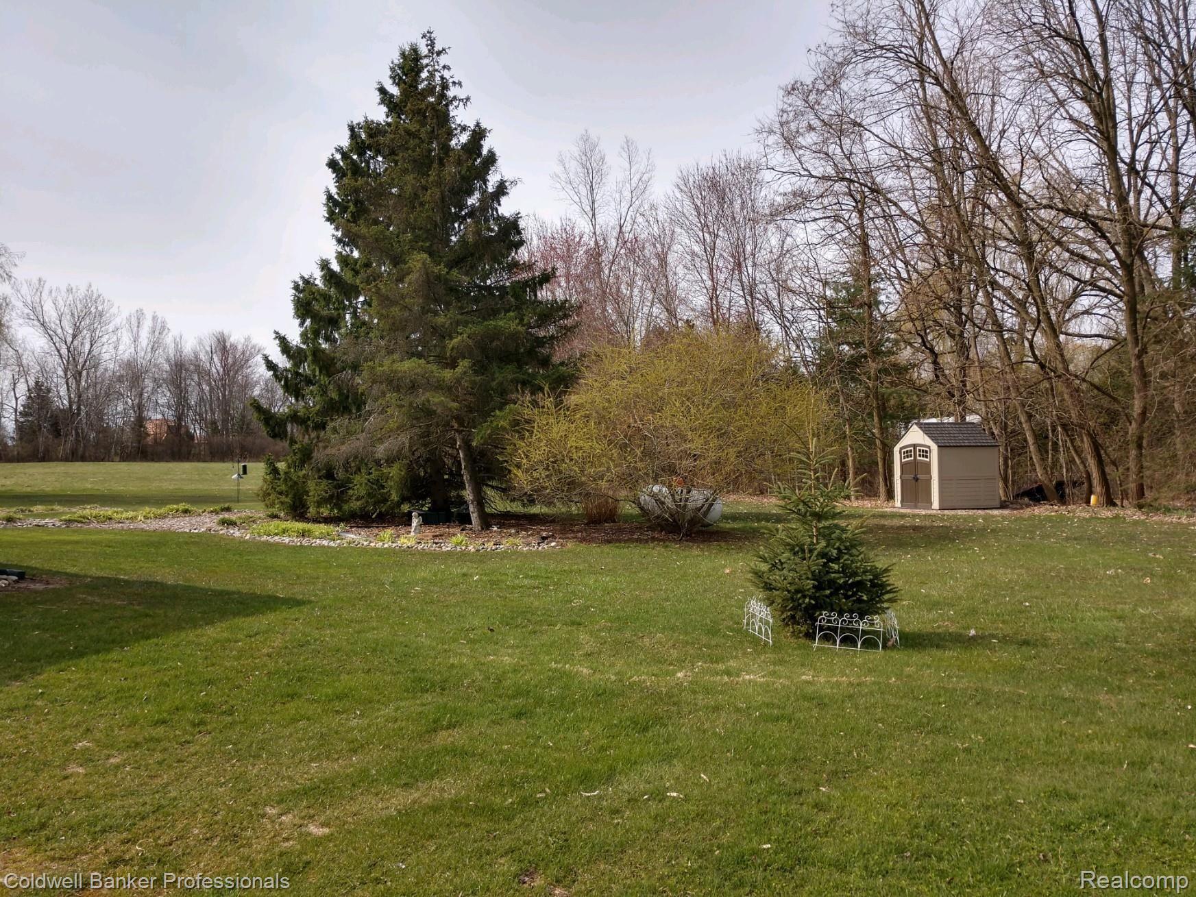 4021 Mt Morris Road Columbiaville, MI 48421 - Photo 11 of 31 E6F9169C-9A46-47F5-9BDD-B0B48B70EF50.jpeg