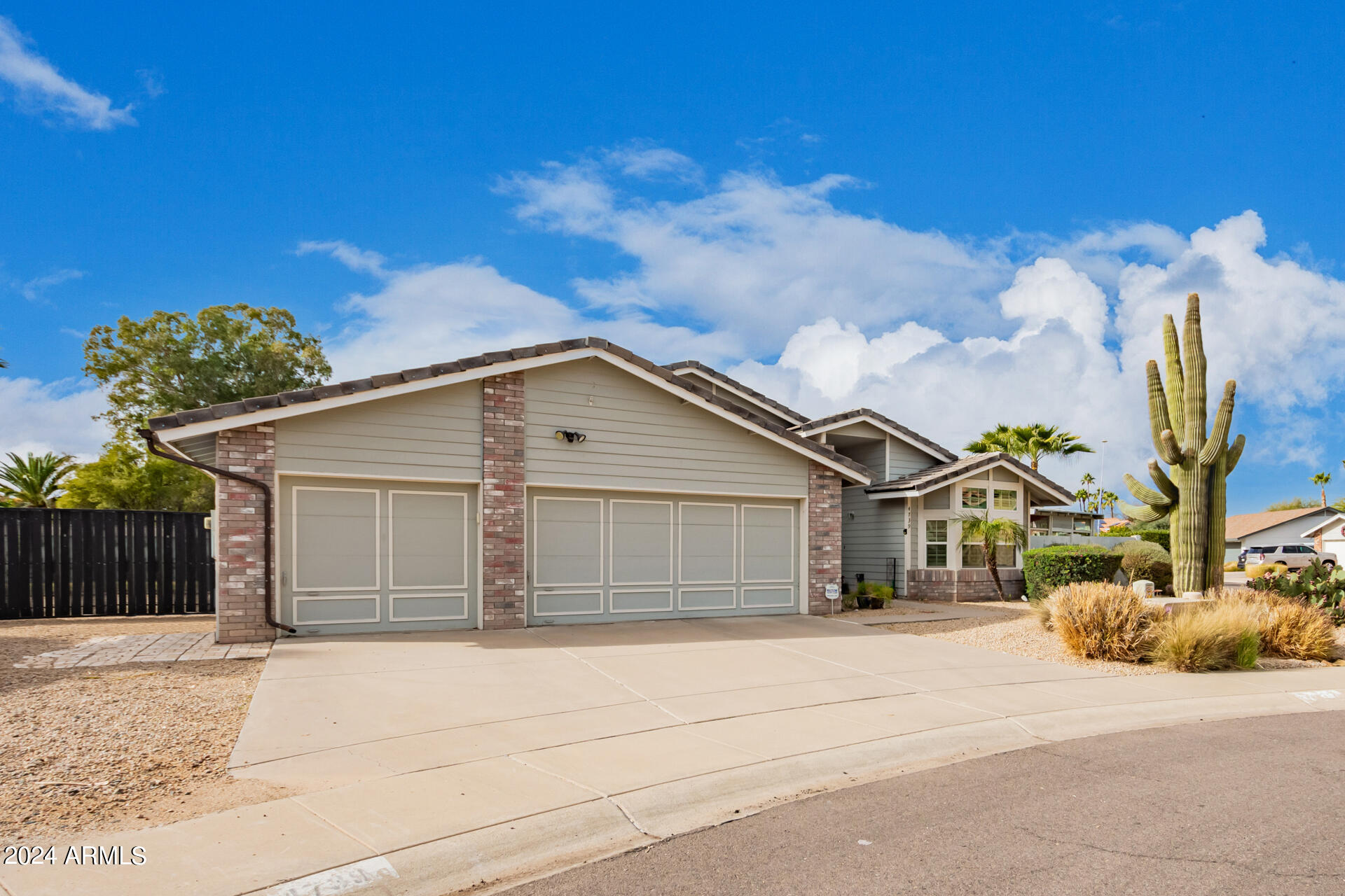 4739 East Redfield Road Phoenix, AZ 85032 - Photo 2 of 24 04 - Redfield