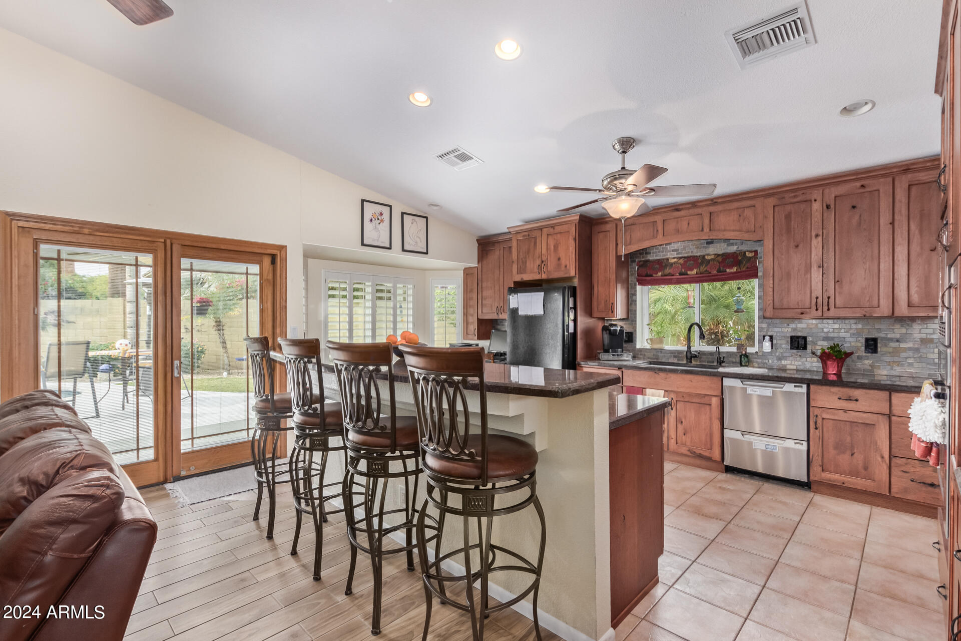 4739 East Redfield Road Phoenix, AZ 85032 - Photo 8 of 24 15 - Redfield