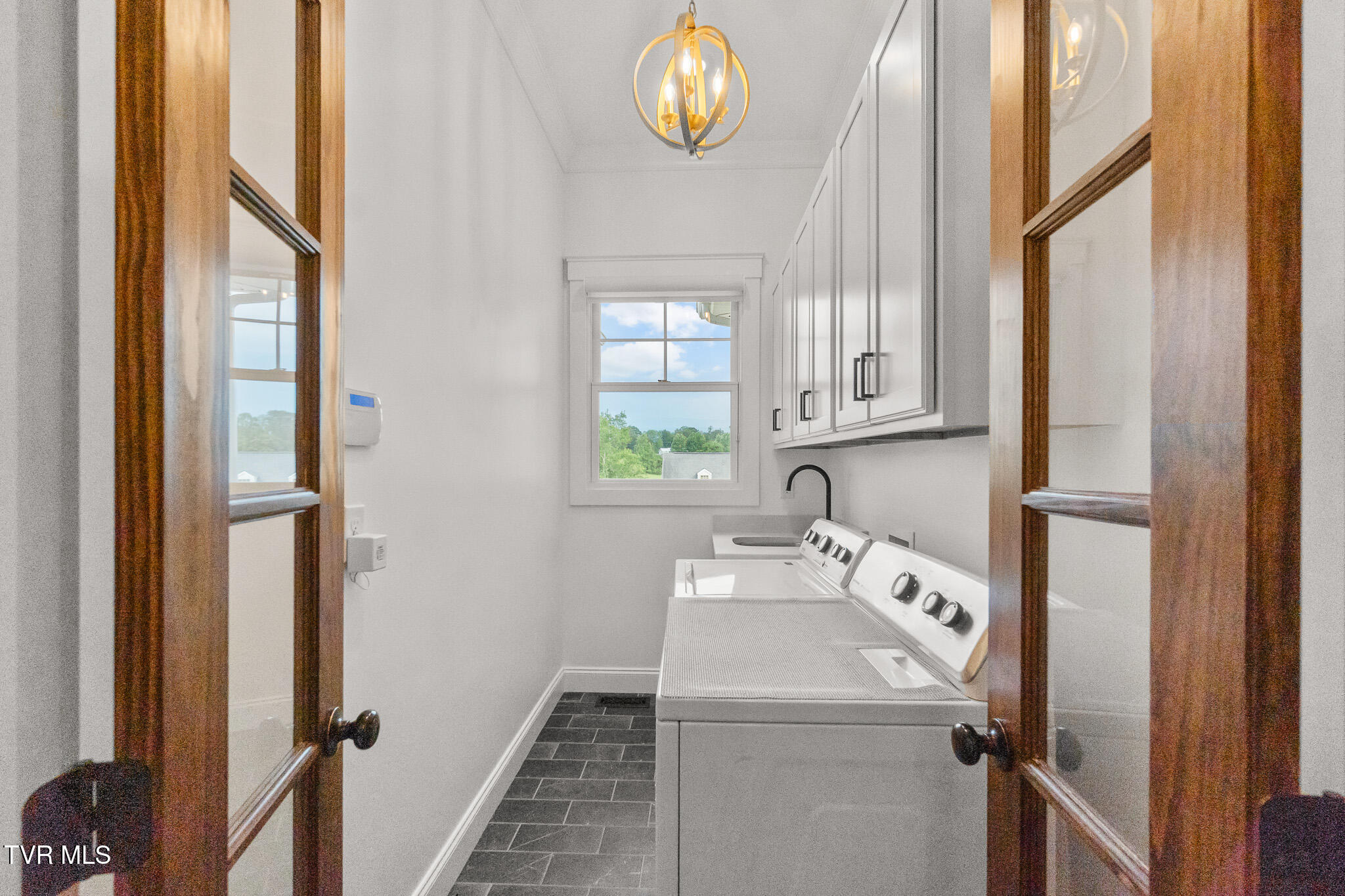 150 Naples Lane Greeneville, TN 37745 - Photo 21 of 48 Laundry room