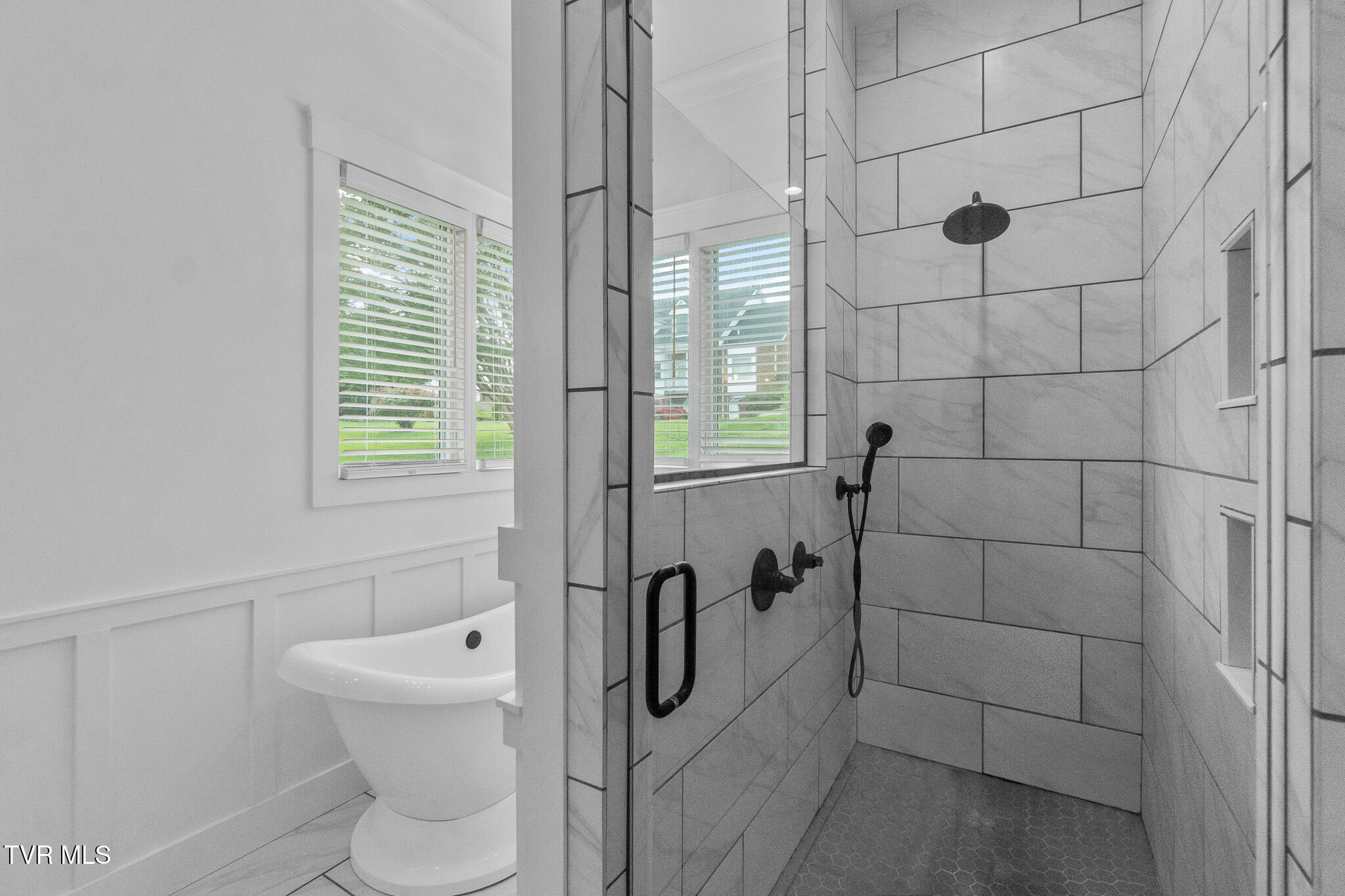 150 Naples Lane Greeneville, TN 37745 - Photo 28 of 48 Primary Bathroom