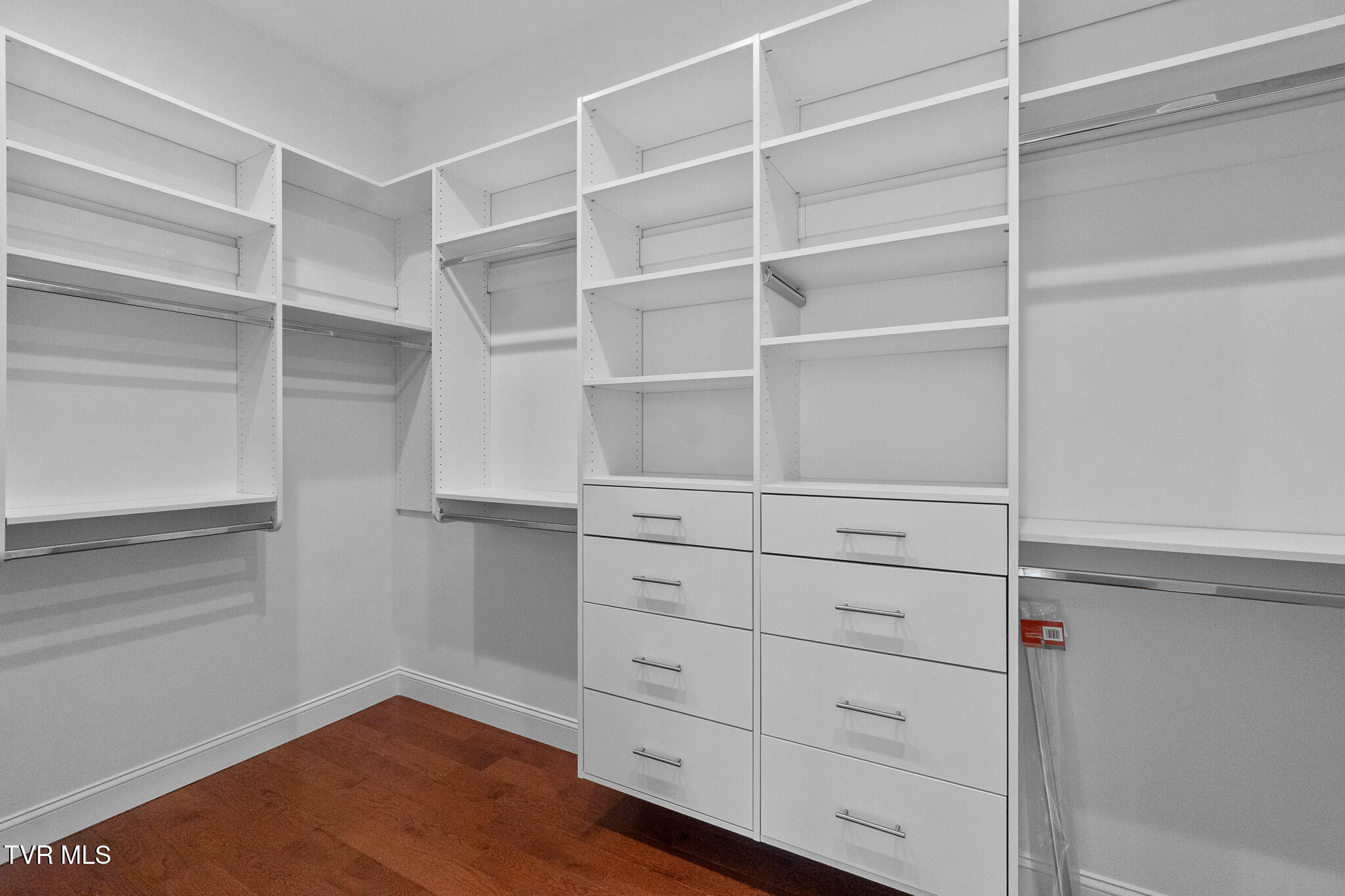 150 Naples Lane Greeneville, TN 37745 - Photo 29 of 48 Primary closet