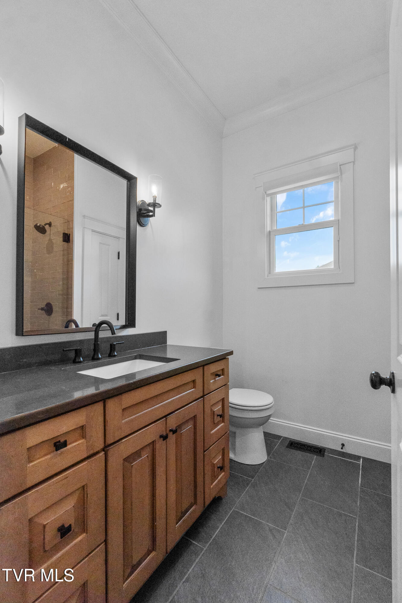 150 Naples Lane Greeneville, TN 37745 - Photo 34 of 48 Hall Bathroom