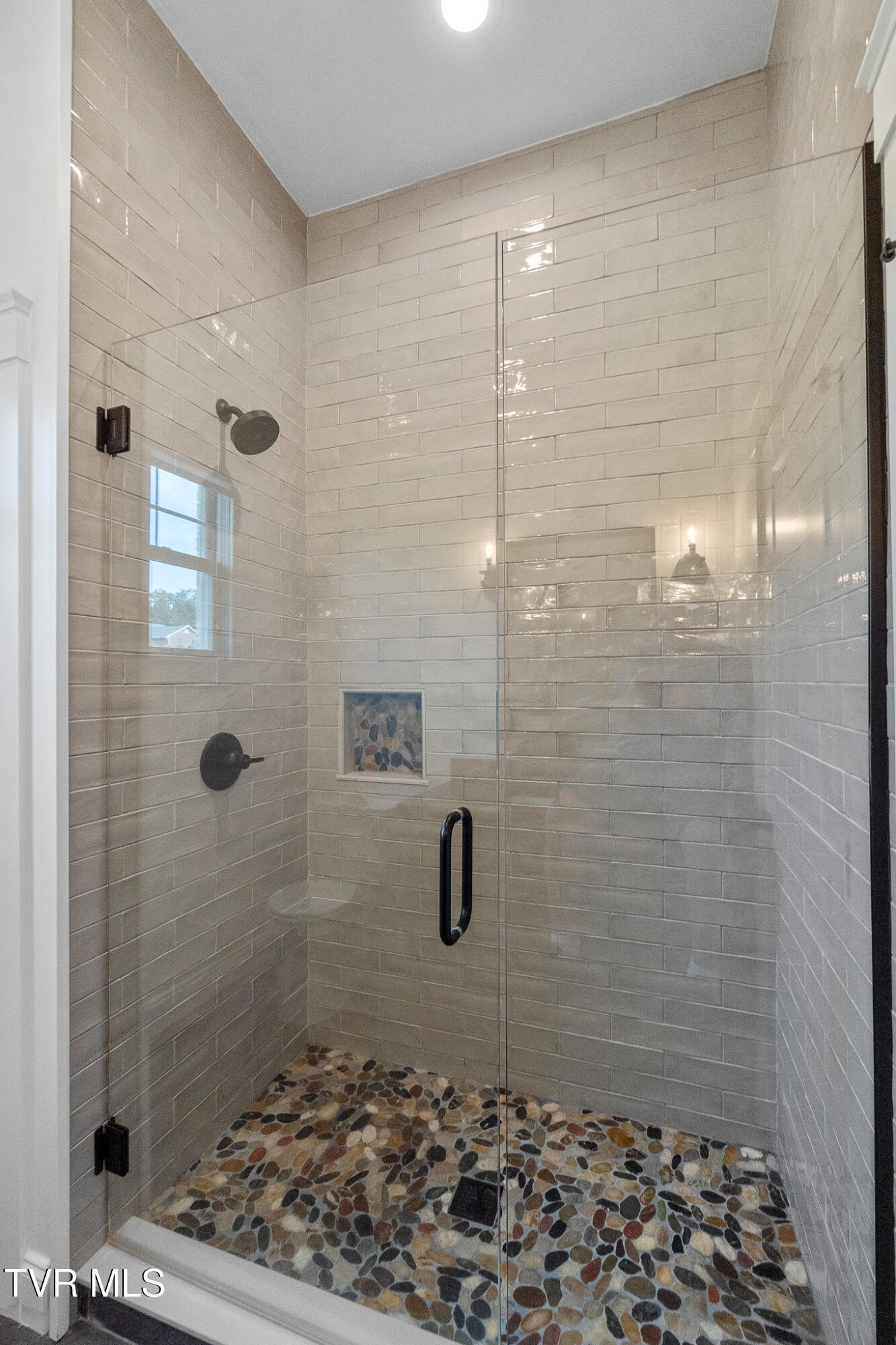 150 Naples Lane Greeneville, TN 37745 - Photo 35 of 48 Hall Bathroom