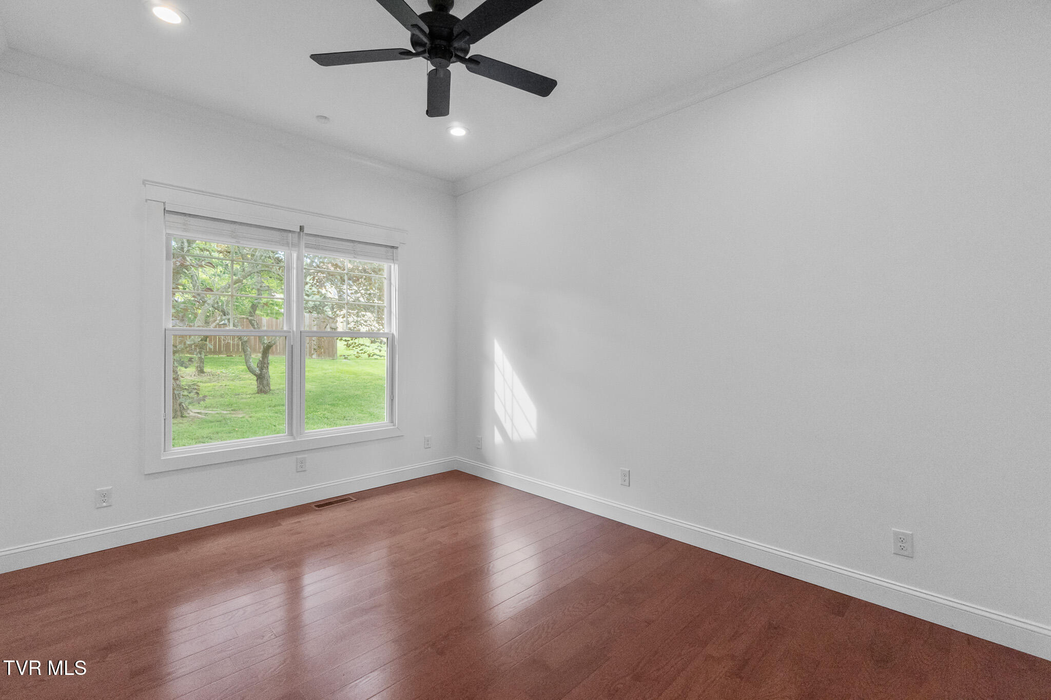 150 Naples Lane Greeneville, TN 37745 - Photo 39 of 48 Bedroom 3