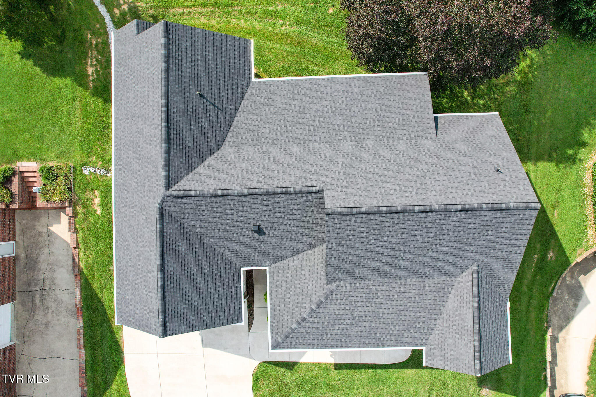150 Naples Lane Greeneville, TN 37745 - Photo 45 of 48 Roof
