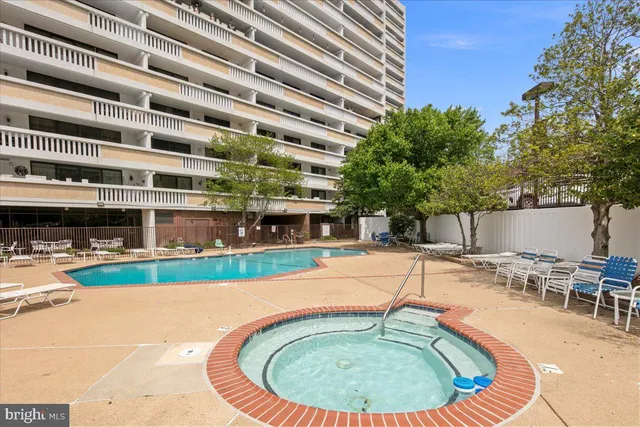 $2,900 | 6101 Edsall Road, Unit 702, Alexandria, VA 22304