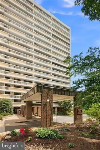 $2,900 | 6101 Edsall Road, Unit 702, Alexandria, VA 22304