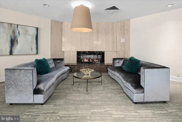 $2,900 | 6101 Edsall Road, Unit 702, Alexandria, VA 22304