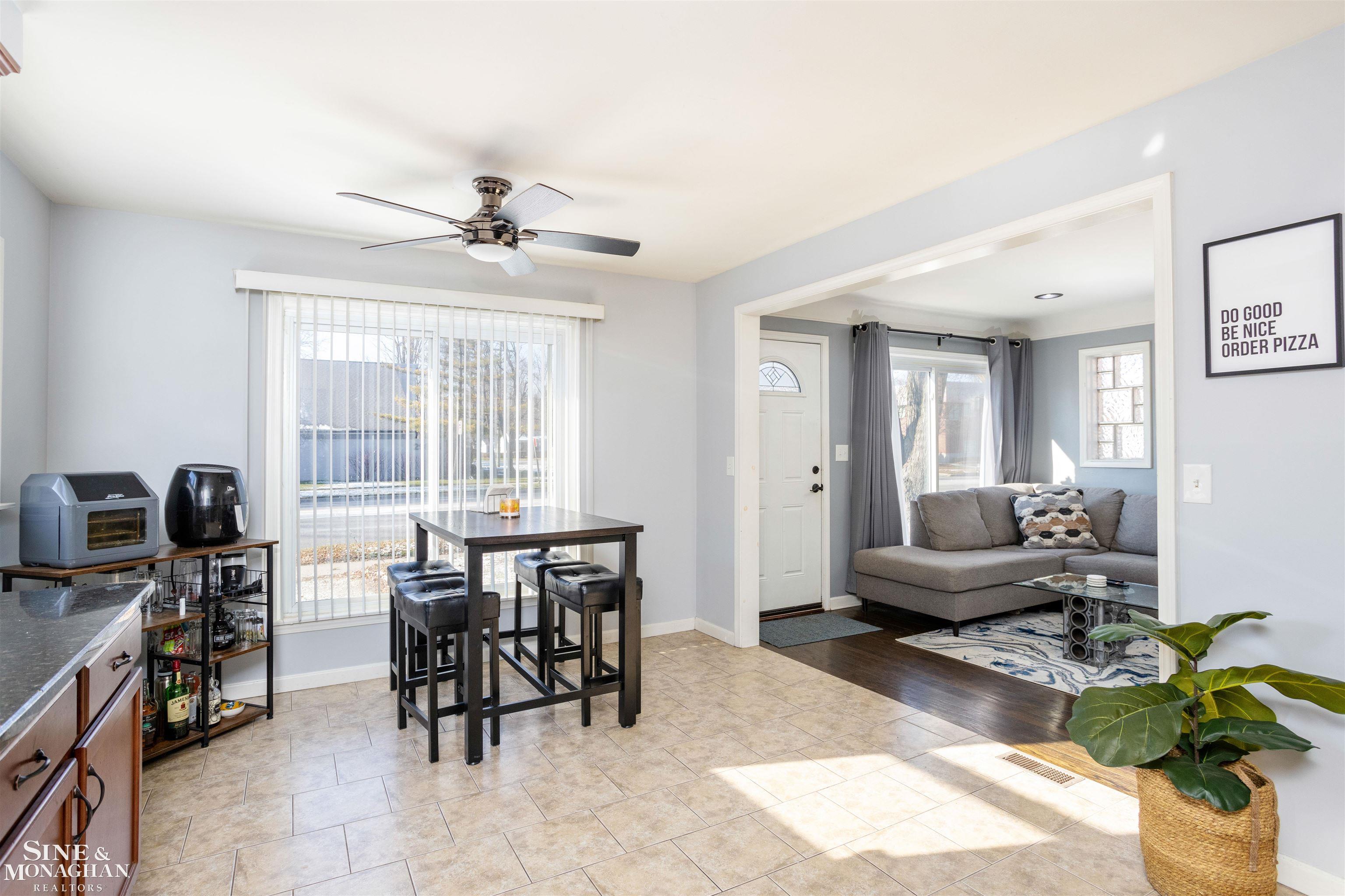 4288 Greenfield Road Berkley, MI 48072 - Photo 8 of 24 50128921-f8c8337b-5e0c-4111-a196-3e37dcf40982.JPG
