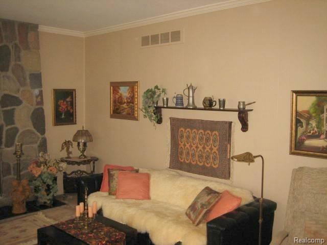 18215 Wayne Road Livonia, MI 48152 - Photo 9 of 25 Family Room 3.JPG
